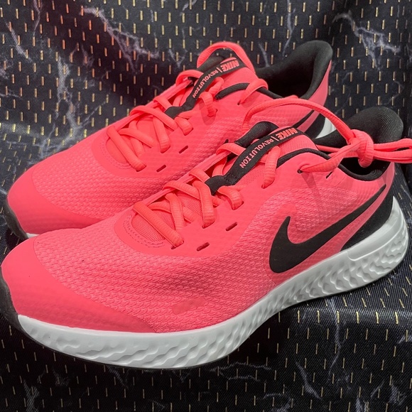 nike pink revolution 5